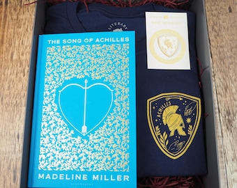 Set de regalo de Aquiles - Camiseta de mitología griega - Madeleine Miller - Regalo para amantes de los libros - Pin de esmalte - Antigua Grecia - La canción de Aquiles