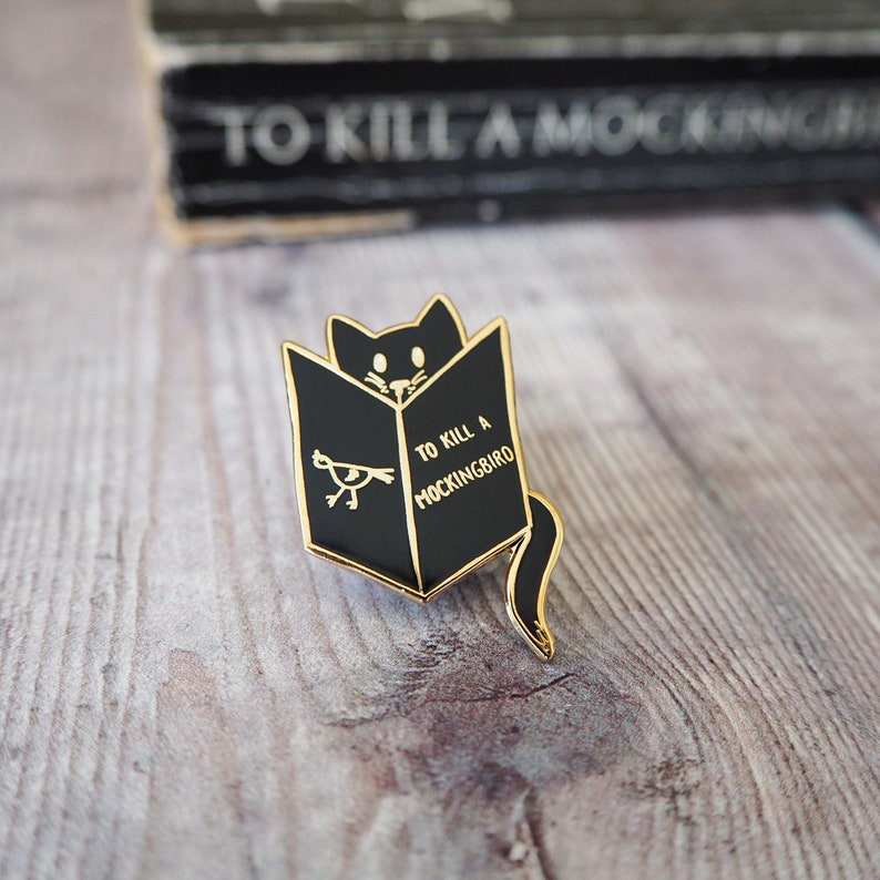 Reading Cat Enamel Book Pin Cat Pin Badge Cadeau pour Book Lover Reading Enamel Pin Cat Lover Cute Cat Enamel Pin image 1