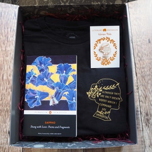 Sappho Gift Set - Feminist Tshirt - Gift Book Lover - Enamel Pin - Slogan T-shirt - Feminism - Literature Gift - LGBT - Poetry