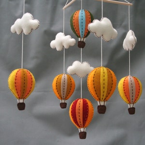 Móbile de balão de ar quente feito à mão para bebê, decoração de quarto de bebê em feltro