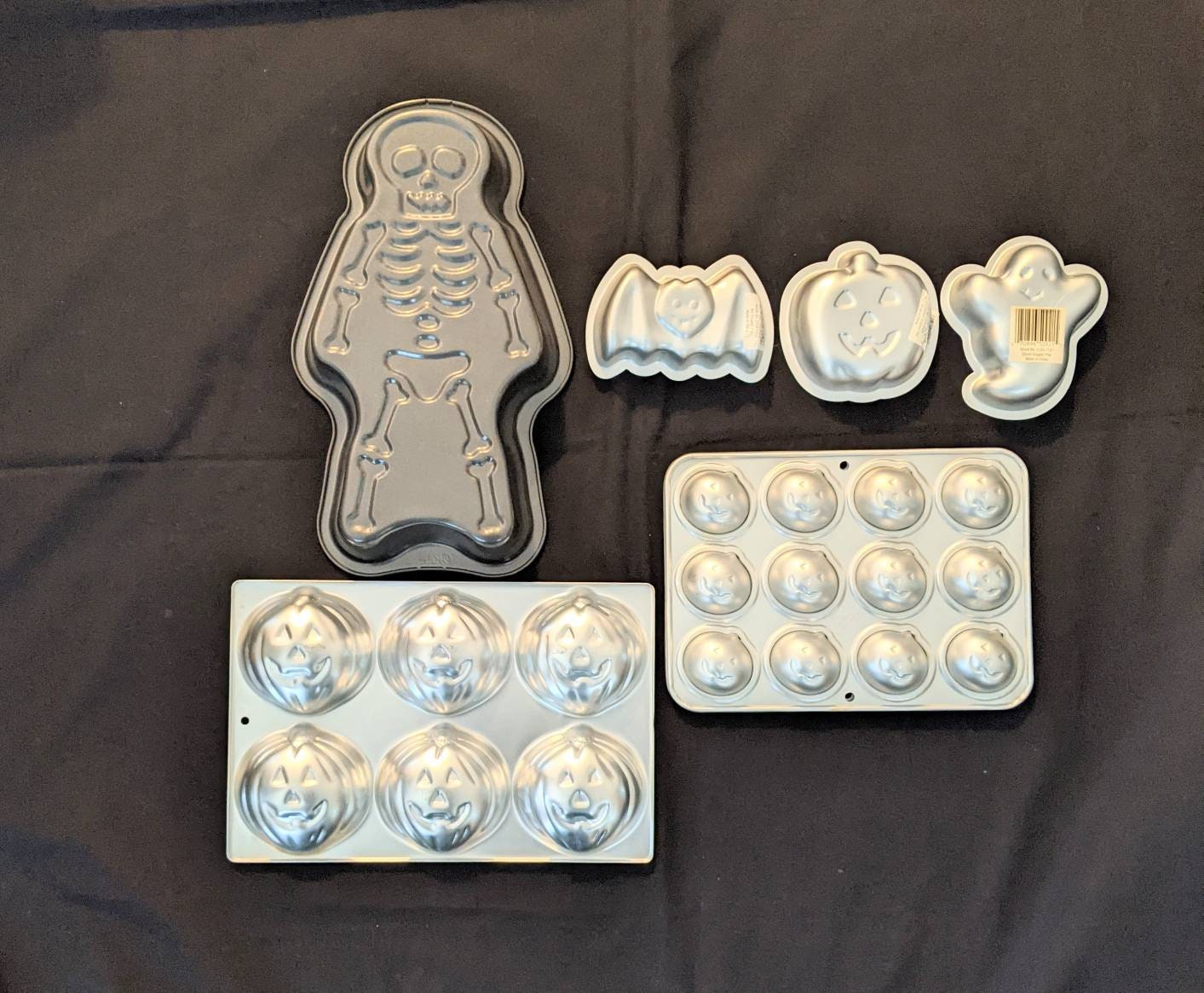 Ghost-Shaped Cake Pans : making Halloween treats