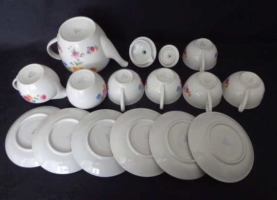 Jagger Tea Home & Living Very elegant with beautiful flowers and golden lines ...