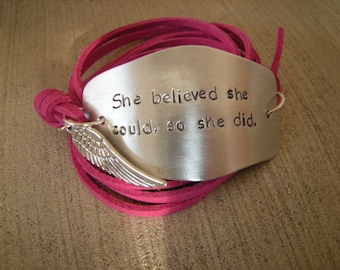 Motivierende Zitat, wickeln Armband, Ihren Text auf, Sie glaubte, sie könnte, inspirierende Zitat Armband, Aussage Armband, Graduierung Geschenk