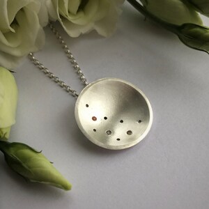 Wisiorek z kryształu konstelacji | Ręcznie robiony srebrny wisiorek z diamentami | Biżuteria ze srebra z recyklingu | Dzika biżuteria ze srebra