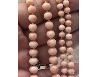 30" 44.47 g Coral Graduated Hand Knotted Necklace With 14k Gold Clasp Vintage Jewelry