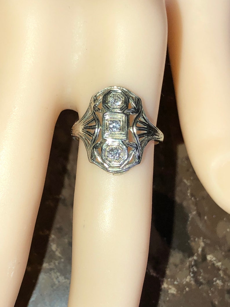 14k White Gold Shield Geometric Art Deco 1930s Ring Fine Jewelry Absolutely Gorgeous Old Accessory Stunning Vintage 3 Diamond Ring