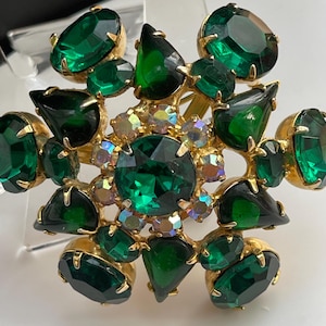 Vtg Emerald Green Glass Rhinestone Flower Goldtone Metal Brooch Schreiner Era Showstopper Great Gift Idea