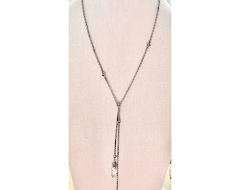 Lagos 750 Gold 925 Sterling Silber Lariat Halskette mit klaren Briolette-Steinen und Schachbrettmuster