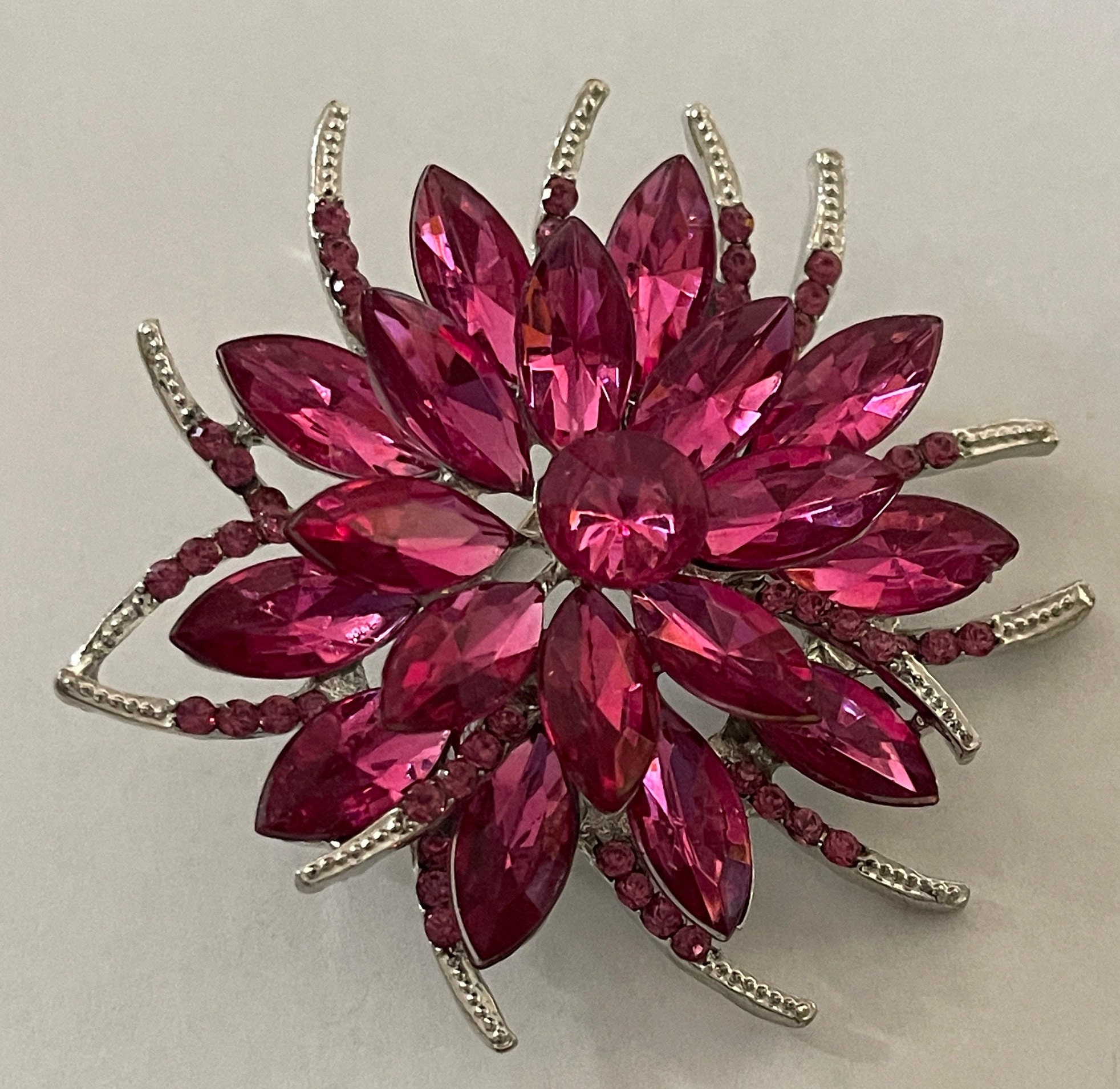 Great Gift Idea Gorgeous Brooch Pin Rose Dark Pink Fuchsia Clear & Silver Textured Tone Metal a Real Large Gem!