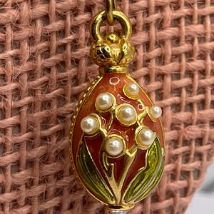 Great gift idea Mother&#39;s Day Birthday Weddings Graduation Joan Rivers Faberge Enamel Lily of the Valley Egg Pendant Charm Gold Faux Pearls