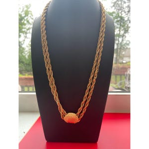 Vintage Monet goudkleurige verstelbare gedraaide ketting met getextureerde ovale schuifhanger Retro statement sieraden
