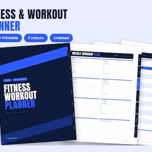 Pode incluir: Um planejador de fitness e treino digital e imprimível com capa azul-escura e texto em branco e azul. O planejador inclui páginas semanais sem data com seções para exercícios diários, caixas de seleção e anotações.