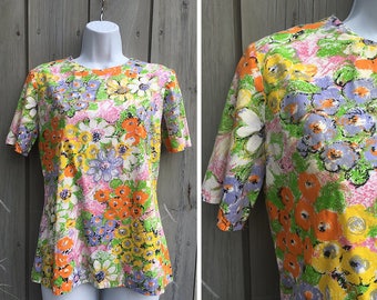 Vintage top | Bright floral vintage collarless back zip short sleeve blouse