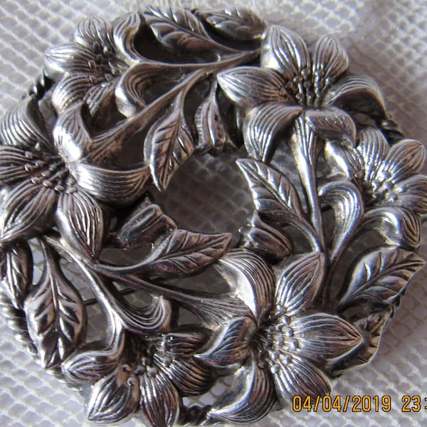 Vintage Silver, Circle Pin, Repousse Wreath, Floral Wreath, Lily Brooche, Sweater Pin, Scarf Pin, Art Nouveau Style, Bridal Sash Pin