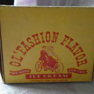 Vintage OL&#39; FASHION FLAVOR Ice Cream Box, 1 pt. Liquid, Collectible, Ice Cream Memorabilia, 1940&#39;s