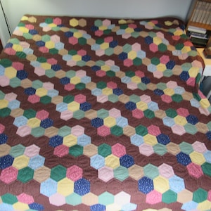 Vintage Handmade Quilt, Grandma&#39;s Flower Garden Variation, 1960&#39;s, Cotton Calico Quilt, Large Size, Hexagon Shaped Flower, Muslin Backed