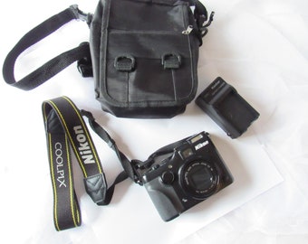 Nikon COOLPIX P7100, 10.1 MP Digital Camera, 7.1 Wide Optical Zoom, Charger, Tested, Working, Small Carrying Bag