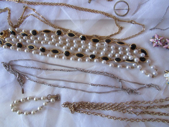 Lot Vtg Fashion Jewelry, Trifari 60" Chain, Monet… - image 4