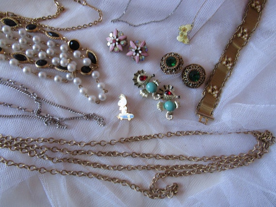 Lot Vtg Fashion Jewelry, Trifari 60" Chain, Monet… - image 3