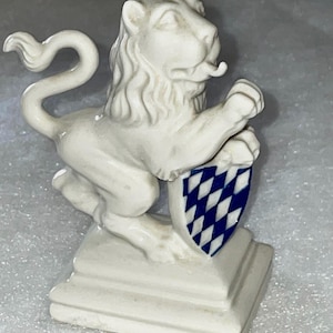 ニュンヘンブルグ Nymphenburg 置物 ライオン 陶器 フィギュリン Nymphenburg Porcelain - Etsy