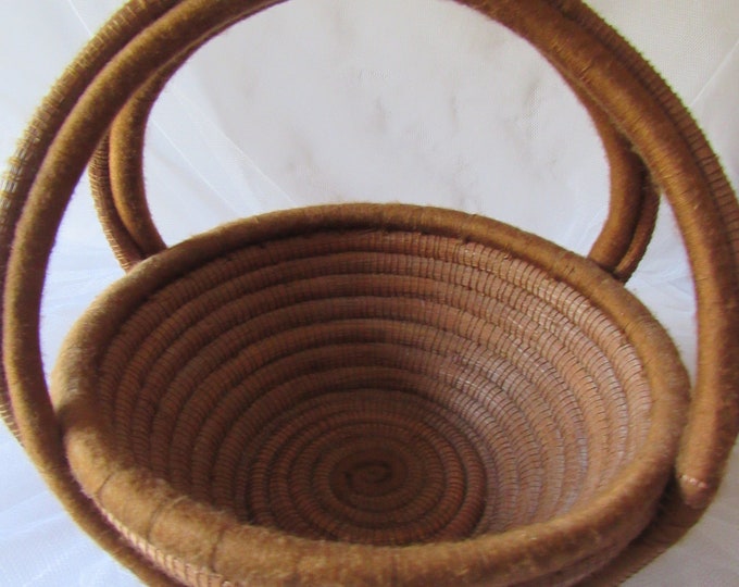Antique Basket, Sweetgrass Basket, Handle, Traditional, South Carolina