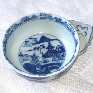 Vintage Mottahedeh Blue Canton, Chinoiserie Blue & White, Canton Porringer Bowl, Historic Charleston Reproduction Portugal, 6 1/4” Diameter