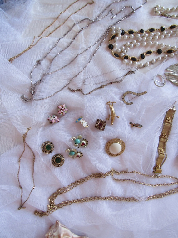 Lot Vtg Fashion Jewelry, Trifari 60" Chain, Monet… - image 10