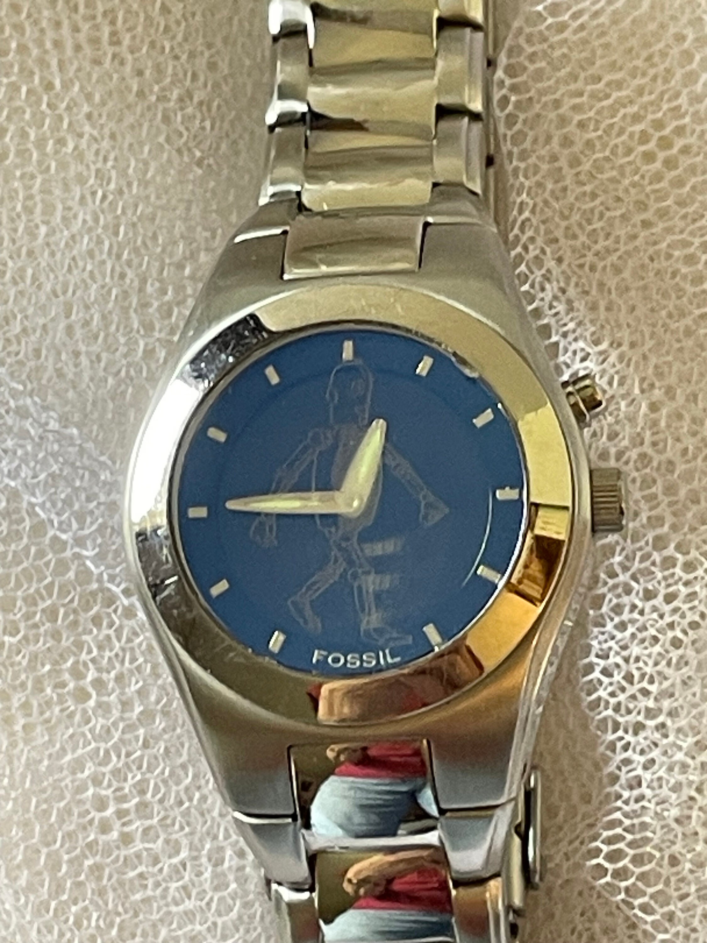 Fossil big tic ロボ Vintage Big Tic Fossil Men's Watch, Blue Background, Walking