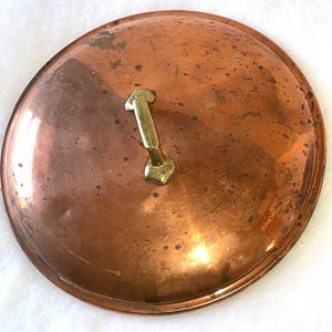 Vintage Copper Pan Lid, Brass Handle, Tin Lined, 10.5” Diameter,   1.25” Deep, Rustic Decor, Farmhouse, Cottagecore