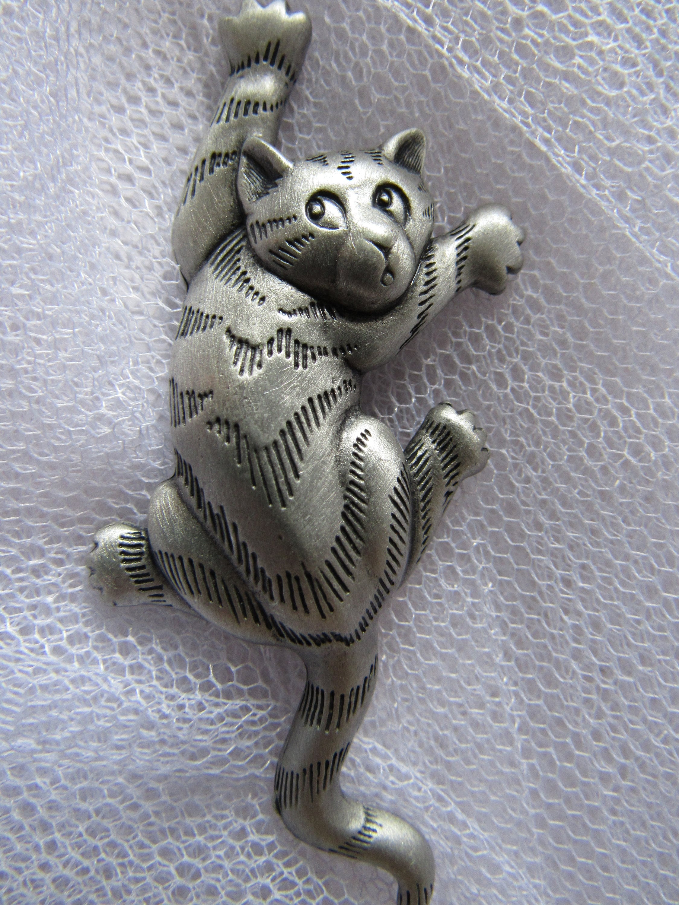 ジッタリン・ジン　jitterin’jinn 猫娘baby cat レア　非売品 Vintage Kitty Pin, Pewter Striped Tabby, Marked JJ 1988, JJ