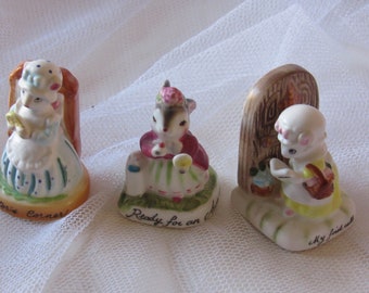 Vintage Avon, Pequeños tesoros, Tres minifiguras, Avon 1982, Fabricado en Japón, 2" de alto, Figuras de cerámica, Miniaturas coleccionables,