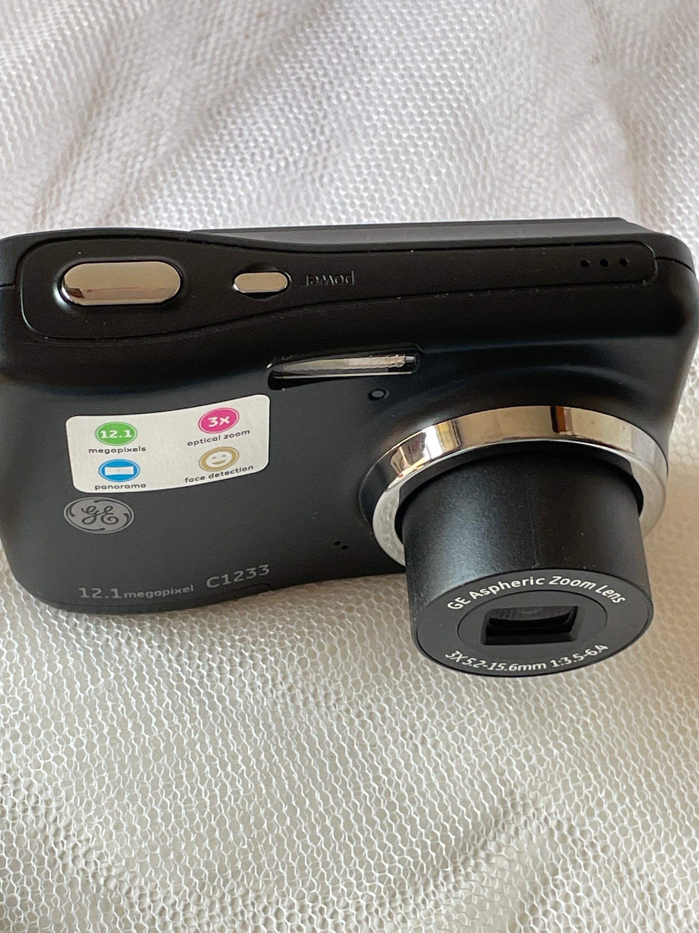 Vintage GE Digital Camera, C1233, Tested and Working, 12.1