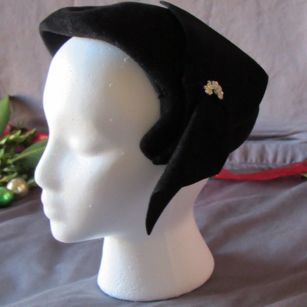 Vintage Ladies Hat, Black Velour, Fancy Tilt Beret, With Ribbon Detail, Rhinestone, No Makers Tag, No Size, Fitted Half Style, 1940s