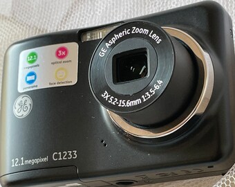 Vintage GE Digital Camera, C1233, Tested and Working, 12.1