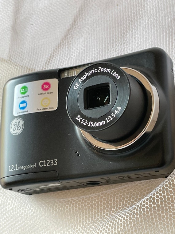 Vintage GE Digital Camera, C1233, Tested and Working, 12.1 Vintage GE Digital Camera, C1233, Tested and Working, 12.1