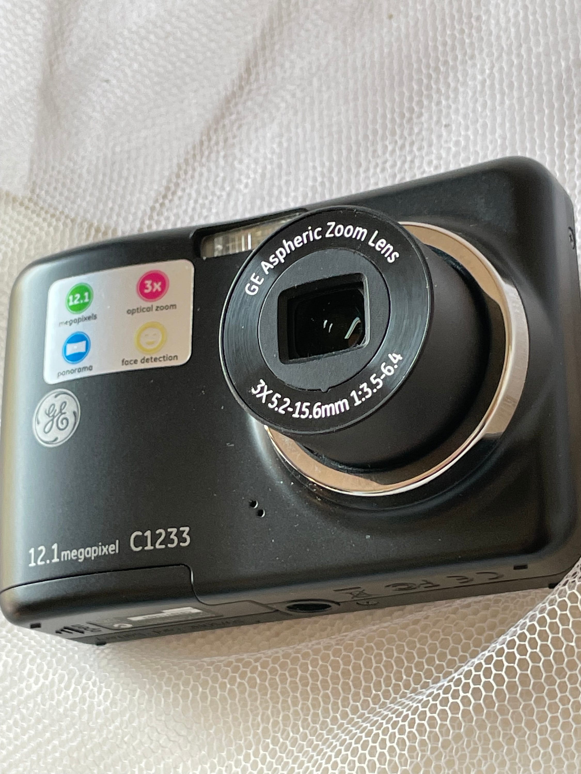 Vintage GE Digital Camera, C1233, Tested and Working, 12.1