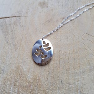 Leaf necklace in sterling silver,
