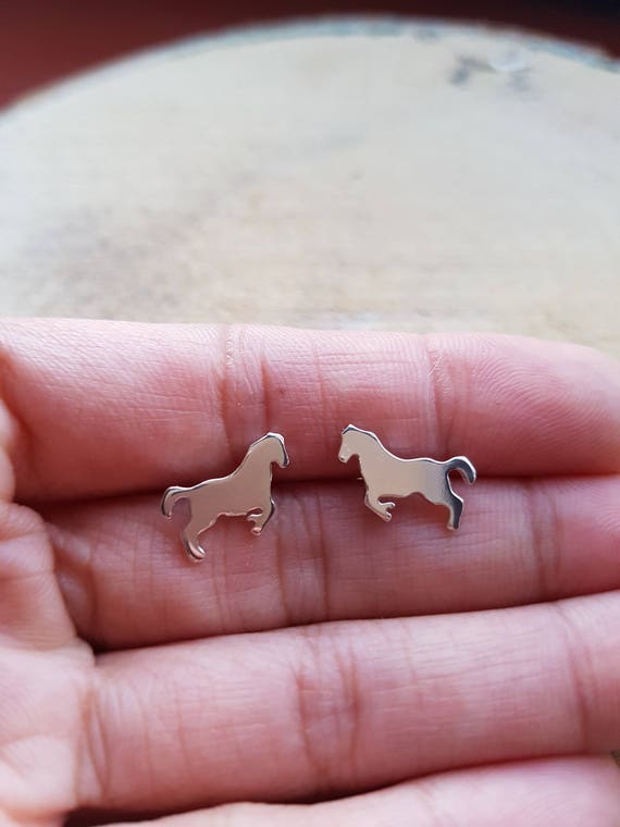 Orecchini A Perno Cavallo In Argento 925 – Eleganti Gioielli Per Amanti Dei Cavalli – 0,8x1,0 Cm – Regalo Con Confezione Ecologica
