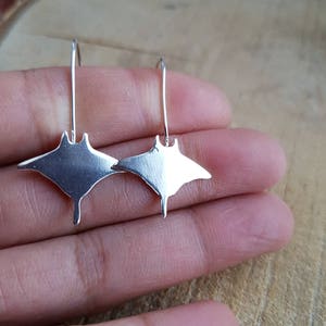 Orecchini pendenti a forma di manta in argento sterling: gioielli nautici