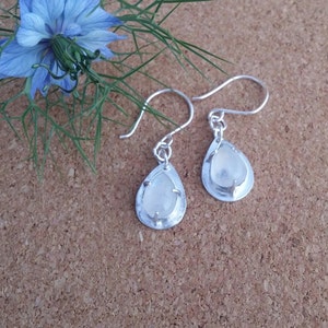 Orecchini pendenti in argento sterling con pietra di luna: gioielli con pietra portafortuna di giugno