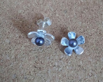 Pearl Earrings, Flower earrings, Pearl jewelry, Flower jewelry, Freshwater pearl, Pearl Stud earrings, Stud earrings, Wedding earrings.