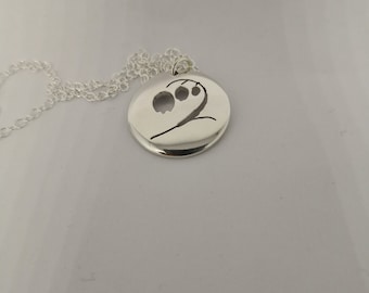 Collar de lirio de los valles en plata de ley: joyería con colgante floral