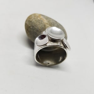 Sterlingzilveren ring met brede band: statement ring met dikke cirkel