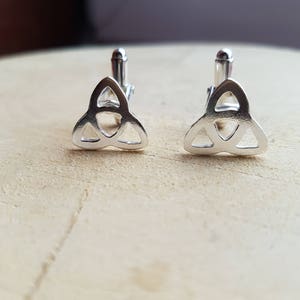ケルトのカフスボタン、ケルトのシルバーカフスボタン、シルバーカフスボタン、ケルトのシンボル、結婚祝い、インフィニティカフスボタン、新郎への贈り物、カフスボタン