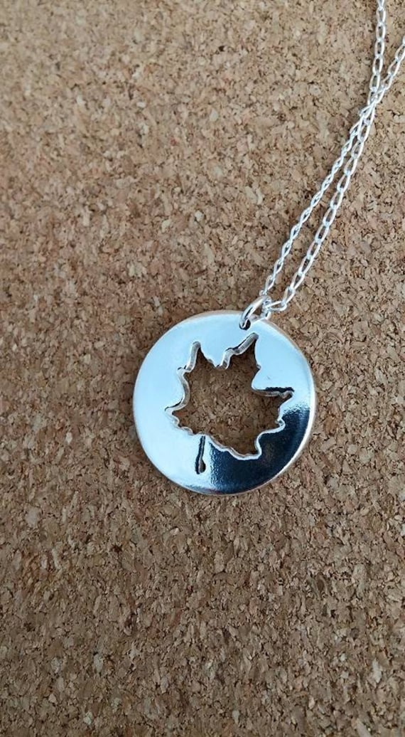 MAPLE メープル　シルバー925 ネックレス スターリングシルバーのメープルリーフネックレス：秋のペンダント