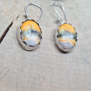 Boucles d&#39;oreilles pendantes en jaspe jaune, boucles d&#39;oreilles en pierre naturelle, boucles d&#39;oreilles pendantes en jaspe multicolore