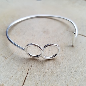 Sterling Silber Infinity Armreif: Offenes Design, Schwester Geschenk