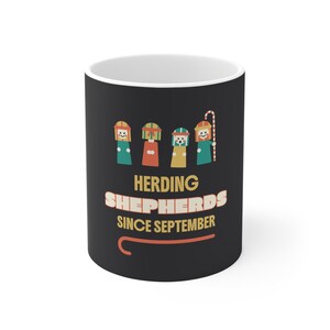Weihnachtsgeschenk für Lehrer: Tasse „Hütet seit September“; Geschenk für Unterrichtsassistenten zum Krippenspiel Bild 2