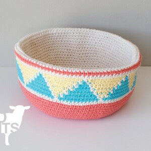 DIY Crochet PATTERN - Convertible Triangle Color Blocked Bowl  Size: 9&quot; diameter (2015003)