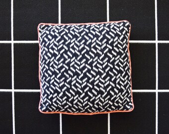 DIY Knitting PATTERN - Random Dash Knit Pillow (2020003); knit pillow, cushion pattern, pillow pattern, black and white, Memphis style